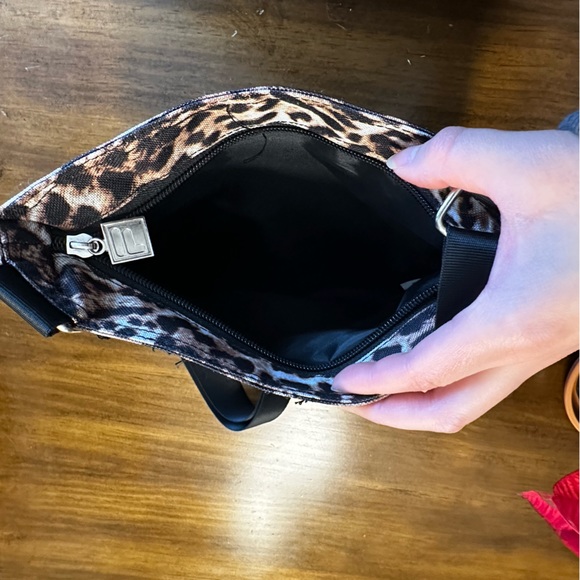 Fila Cheetah Print Crossbody Bag NWOT - Picture 6 of 9